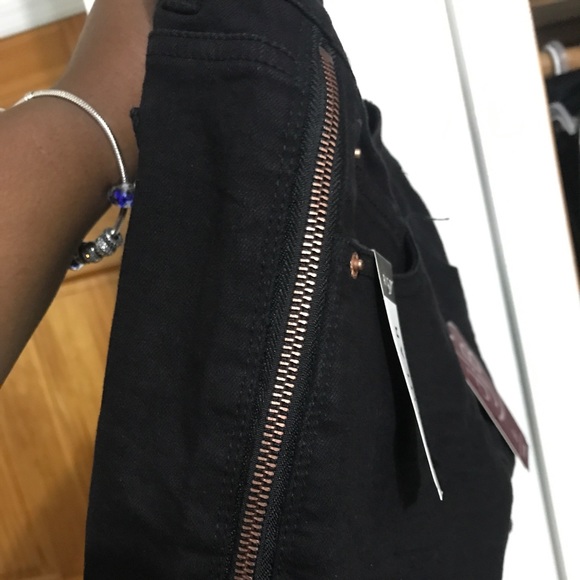 Black jean shorts - Picture 5 of 10